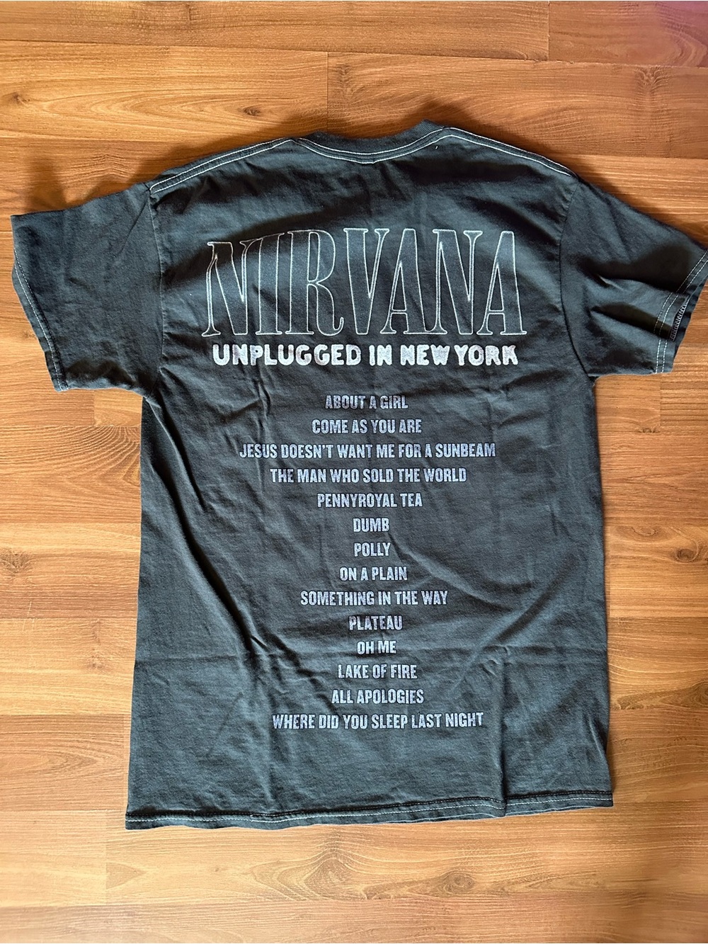 Hot Topic Black Nirvana 'Unplugged In New York' Graphic Tee - Picture 6 of 7